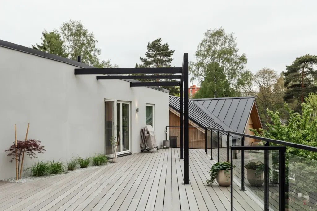 altanbygge med pergola och r cke i axelsberg